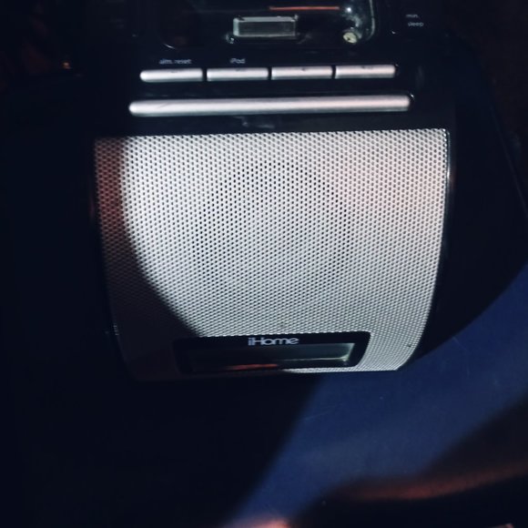 iHome IH110 Alarm Clock for Your iPod with FM Tuner - Picture 2 of 3